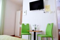 TV a/nebo společenská místnost v ubytování Rooms Vilma close to Rab City