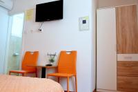 TV a/nebo společenská místnost v ubytování Rooms Vilma close to Rab City