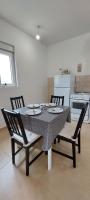 Kuchyň nebo kuchyňský kout v ubytování Apartmani Dejan