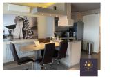 Kuchyňa alebo kuchynka v ubytovaní Rising Sun Panorama Apartman I
