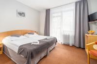Łóżko lub łóżka w pokoju w obiekcie SeaPark Hotel Wellness & Spa