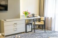 Telewizja i/lub zestaw kina domowego w obiekcie SeaPark Hotel Wellness & Spa