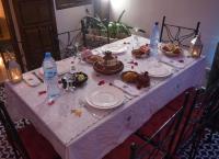 un tavolo bianco con piatti di cibo sopra di Riad Lalla Merieme a Marrakech