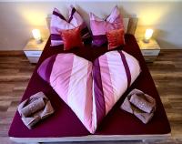 Łóżko lub łóżka w pokoju w obiekcie Nap-Hold Apartman