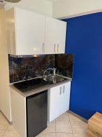 A kitchen or kitchenette at Jordans rooms 4
