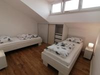 Posteľ alebo postele v izbe v ubytovaní Apartmani Kiko