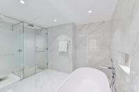 Koupelna v ubytování Waterfront Luxury 3BR with maids room in JBR, Dubai