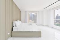Postel nebo postele na pokoji v ubytování Waterfront Luxury 3BR with maids room in JBR, Dubai