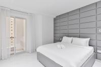 Postel nebo postele na pokoji v ubytování Waterfront Luxury 3BR with maids room in JBR, Dubai