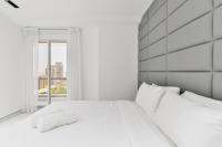 Postel nebo postele na pokoji v ubytování Waterfront Luxury 3BR with maids room in JBR, Dubai