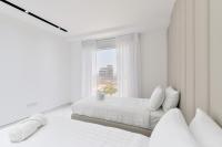 Postel nebo postele na pokoji v ubytování Waterfront Luxury 3BR with maids room in JBR, Dubai