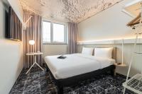 Postel nebo postele na pokoji v ubytování ibis Duesseldorf Airport