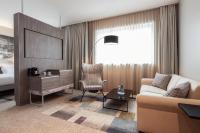Novotel Duesseldorf Airportにあるシーティングエリア