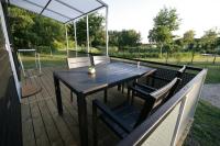 Stolní tenis v ubytování Asaa Camping & Cottages nebo okolí