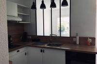 a kitchen with a sink and two windows at Colibri Appart&#39; T2 au coeur du Bassin d&#39;Arcachon in Gujan-Mestras