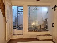 Koupelna v ubytování El Aljibe de Cobarrubias, Apartamento 3, terraza privada