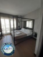 Posteľ alebo postele v izbe v ubytovaní 5-Rooms Apartment