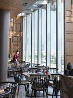 Four Seasons Hotel Kuwait at Burj Alshayaにあるレストランまたは飲食店