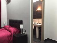 B&B Napoli Binario 1にあるバスルーム
