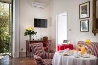 A television and/or entertainment centre at Palazzo Bernardini Suites
