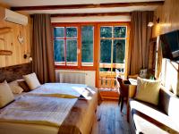 Ribno Alpine Hotelにあるベッド