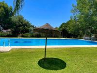 Bazén v ubytování Apartamento 2 en chalet con vista abierta al mar nebo v jeho okolí