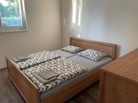 Postel nebo postele na pokoji v ubytování Vilka Petra pod Bezdězem