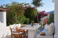 Vonkajšia záhrada v ubytovaní Cleopatra Seaside Homes, Logaras, Paros