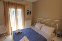 A bed or beds in a room at COZY APARTMENT IN THE HEART OF THE TOWN