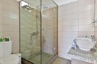 A bathroom at Fotini Studios