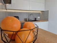 Kuchyňa alebo kuchynka v ubytovaní Apartament Południowy Gąski - 365PAM