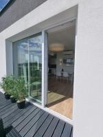 Patio alebo iná vonkajšia časť ubytovania Apartament Południowy Gąski - 365PAM