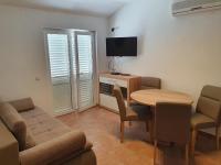 Televízia a/alebo spoločenská miestnosť v ubytovaní Apartments Costa Rica