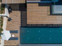 Bazén v ubytování Brand new Villa Lefka with private pool at Platies nebo v jeho okolí