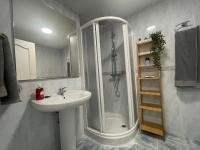 Koupelna v ubytování Escondite Real - Royal Hideaway - Vivienda con Fines Turísticos Hospital de San Miguel