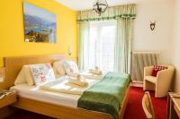 Łóżko lub łóżka w pokoju w obiekcie Hotel garni Weberhäusl