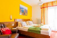 Łóżko lub łóżka w pokoju w obiekcie Hotel garni Weberhäusl