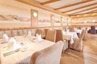 Reštaurácia alebo iné gastronomické zariadenie v ubytovaní Hotel Sunny Sölden