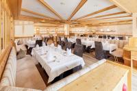 Reštaurácia alebo iné gastronomické zariadenie v ubytovaní Hotel Sunny Sölden