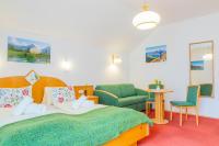 Łóżko lub łóżka w pokoju w obiekcie Hotel garni Weberhäusl