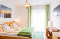 Łóżko lub łóżka w pokoju w obiekcie Hotel garni Weberhäusl