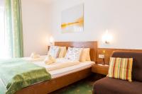 Łóżko lub łóżka w pokoju w obiekcie Hotel garni Weberhäusl