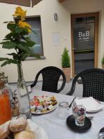 Jedlo v ubytovaní bed & breakfast alebo blízkom okolí