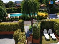 A garden outside Complejo la Regalina
