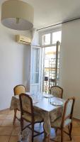 a dining room with a table and chairs and a window at Appartement 3 pièces ultra centre nice-ville in Nice