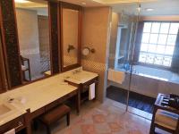 Ein Badezimmer in der Unterkunft The Danna Langkawi - A Member of Small Luxury Hotels of the World