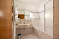 Ein Badezimmer in der Unterkunft Hotel Gasthof Lercher