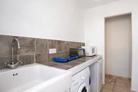A kitchen or kitchenette at Precioso apartamento en Vejer con terraza