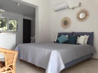 Posteľ alebo postele v izbe v ubytovaní Bay View Villas