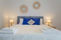 Posteľ alebo postele v izbe v ubytovaní Bay View Villas